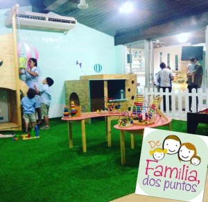 De familia dos puntos en Fun House café